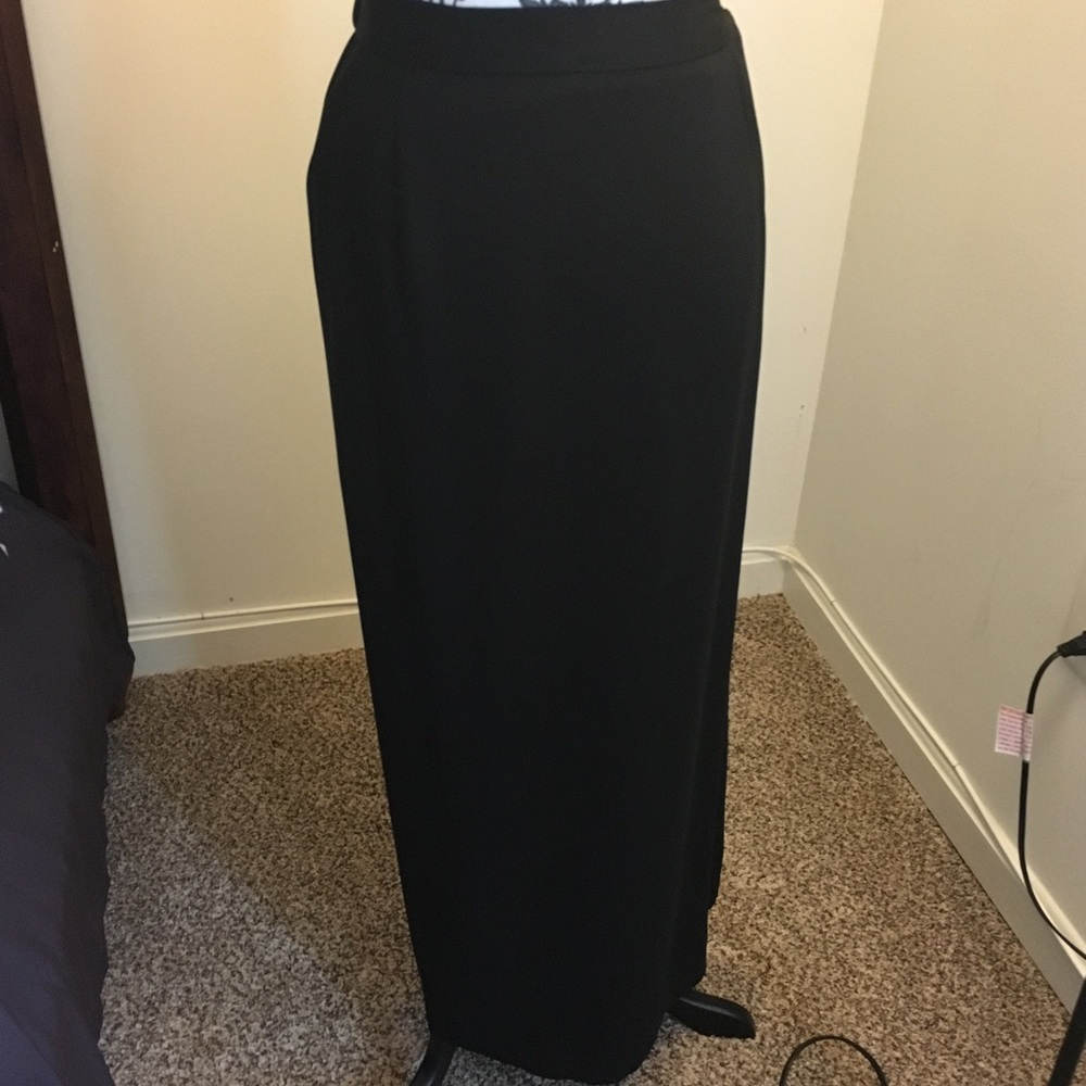 Bnwt size 22 Harvey Bernard floor length skirt